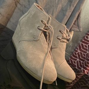 Grayish heeled boots